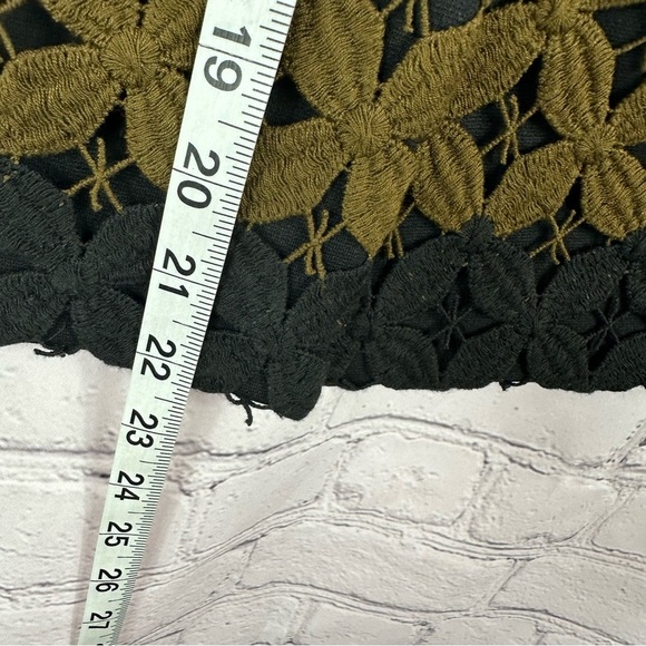 ann taylor LOFT Black Gold crochet floral Patterned overlay Pencil Skirt sz 4 - Picture 4 of 9